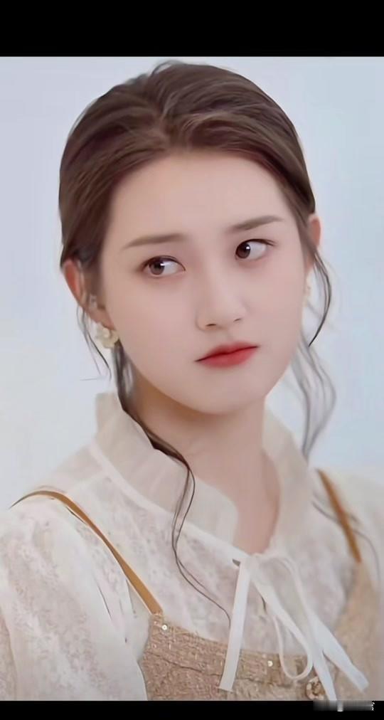 短剧演员郭宇欣说：“我最困难的时候，连房租都交不起，没办法我只能接短剧，因为它能