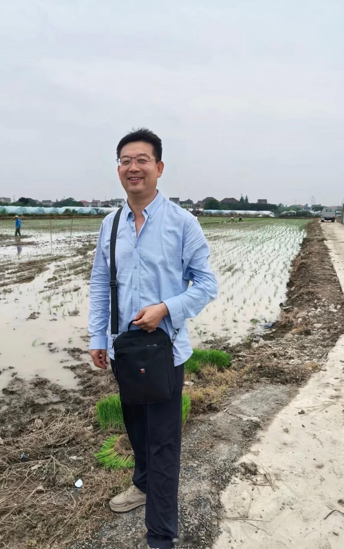 #刘翔工资卡11年0支出#刘翔宣布结果！获得近50万买断费，11年工资补助98万元全部捐出。看了看真