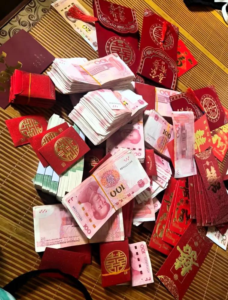 “现在是人情薄如纸！”我弟结婚这事儿，算是把这话钉得明明白白。36桌酒席，每桌