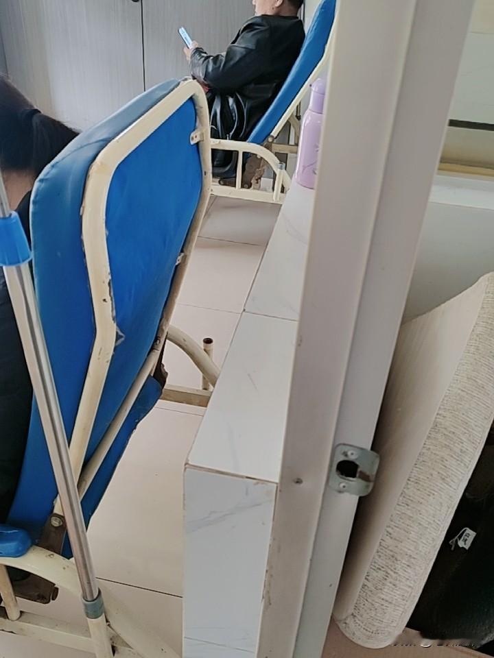 现在的怪病真多！查也查不出来，就是疼！昨天上午在诊所看到一个五十多岁的女人，