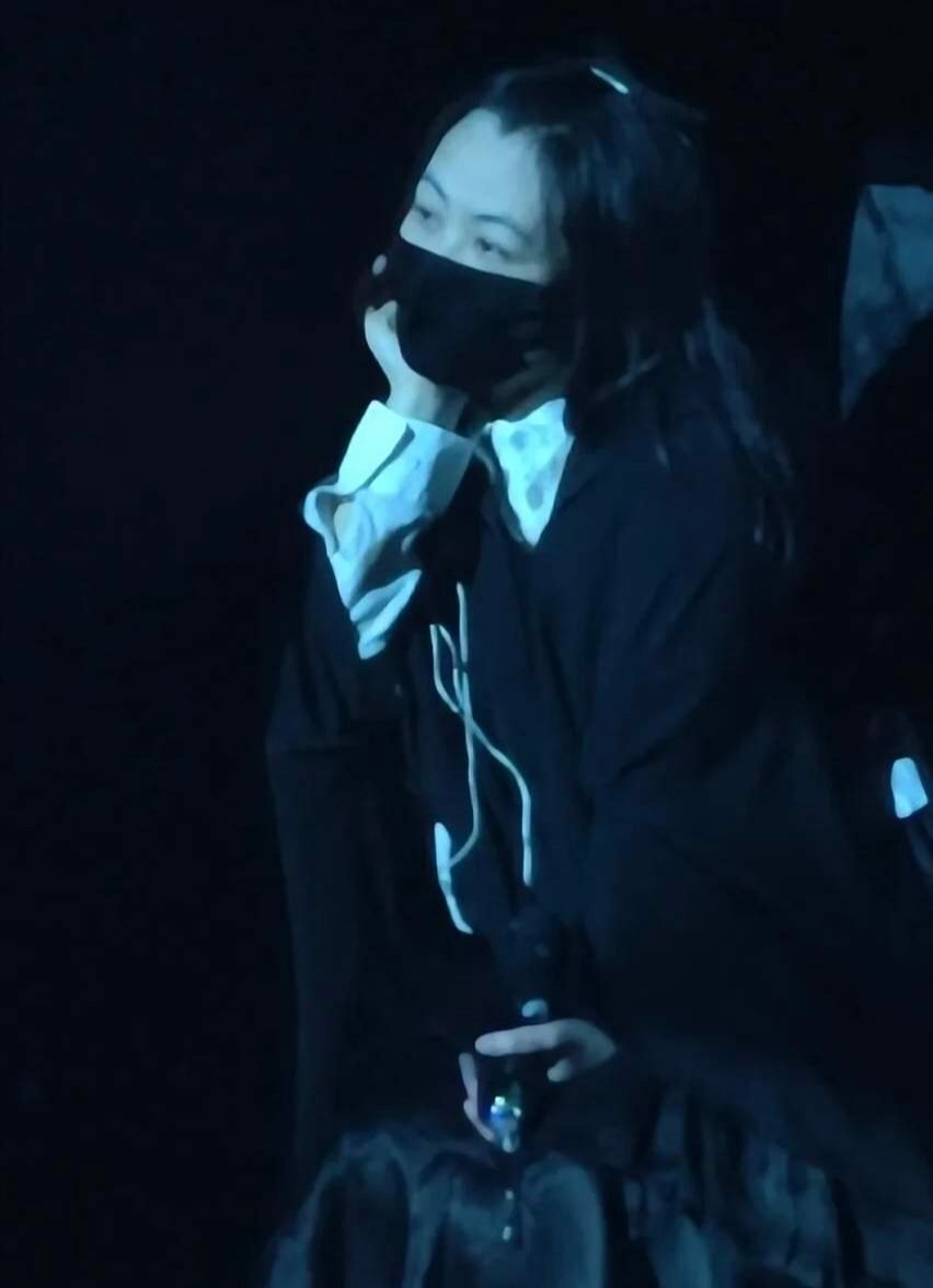 李健老婆孟小蓓罕见露面，少女感十足非常漂亮，你敢信这是一个年近五十的女人？说她三