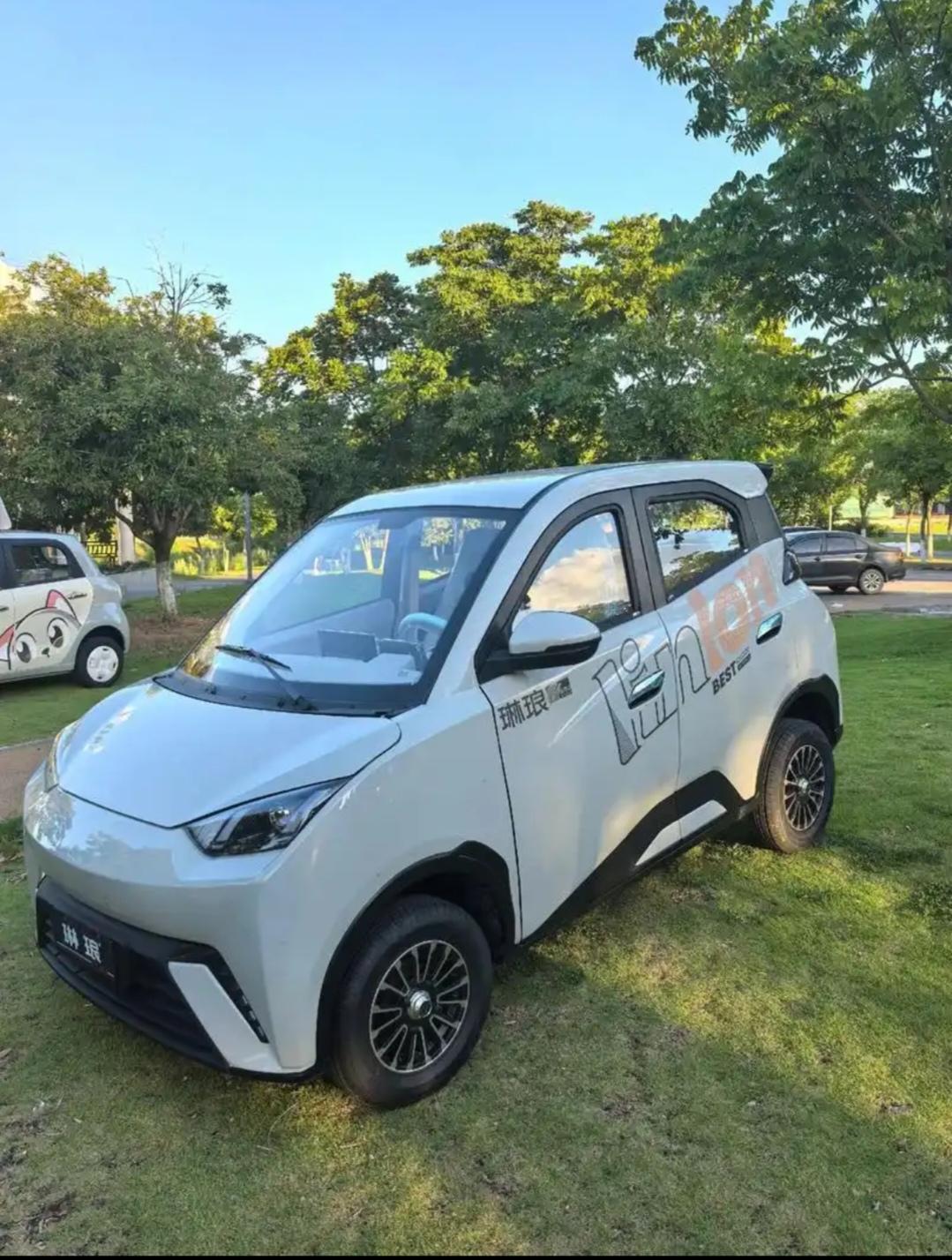 为什么老年低速代步车还能上路？老年代步车，也就是“老头乐”能上路，真让人费解。