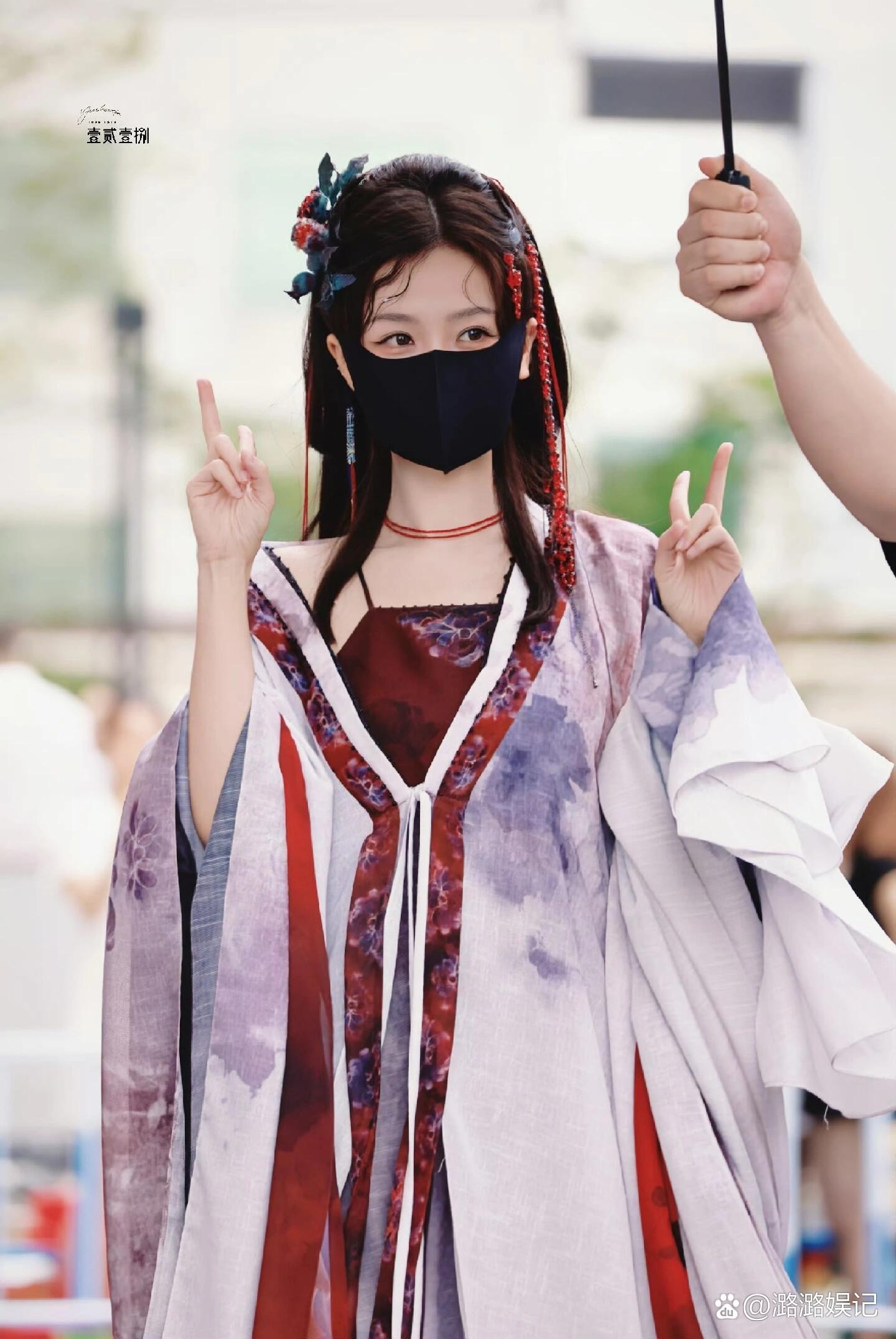 虞书欣长生骨首次全妆路透真的好美啊妥妥的一个活灵活现的小蚌精