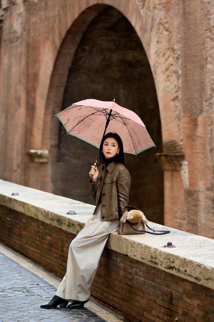 不儿，问界M9星光之夜是老钱聚会来的吧，这种精英圈的聚会确实很有看点，特别是刘涛