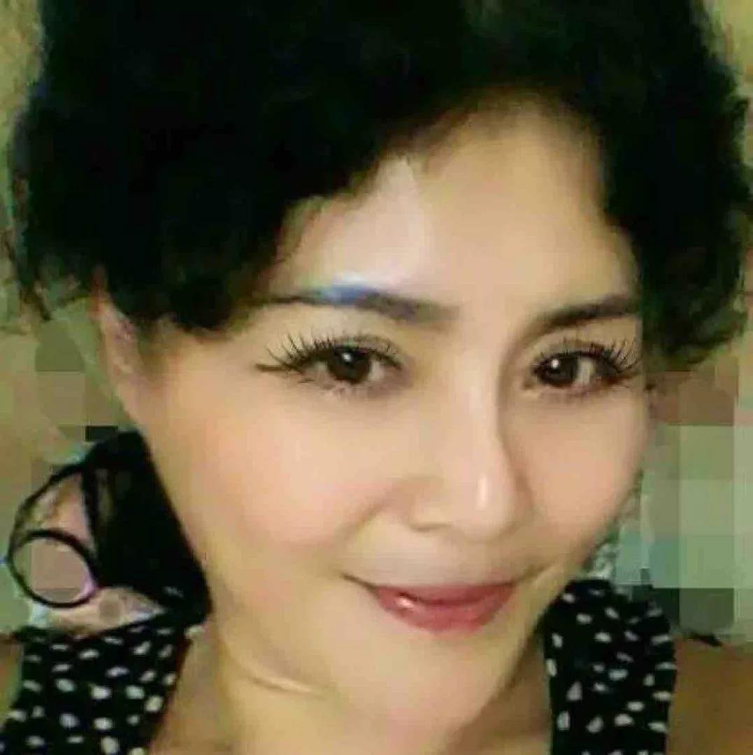 陈冲说她在拍《小花》时被剧组一位女演员迷住了！因为那位女演员每次都坐着大吉普来，