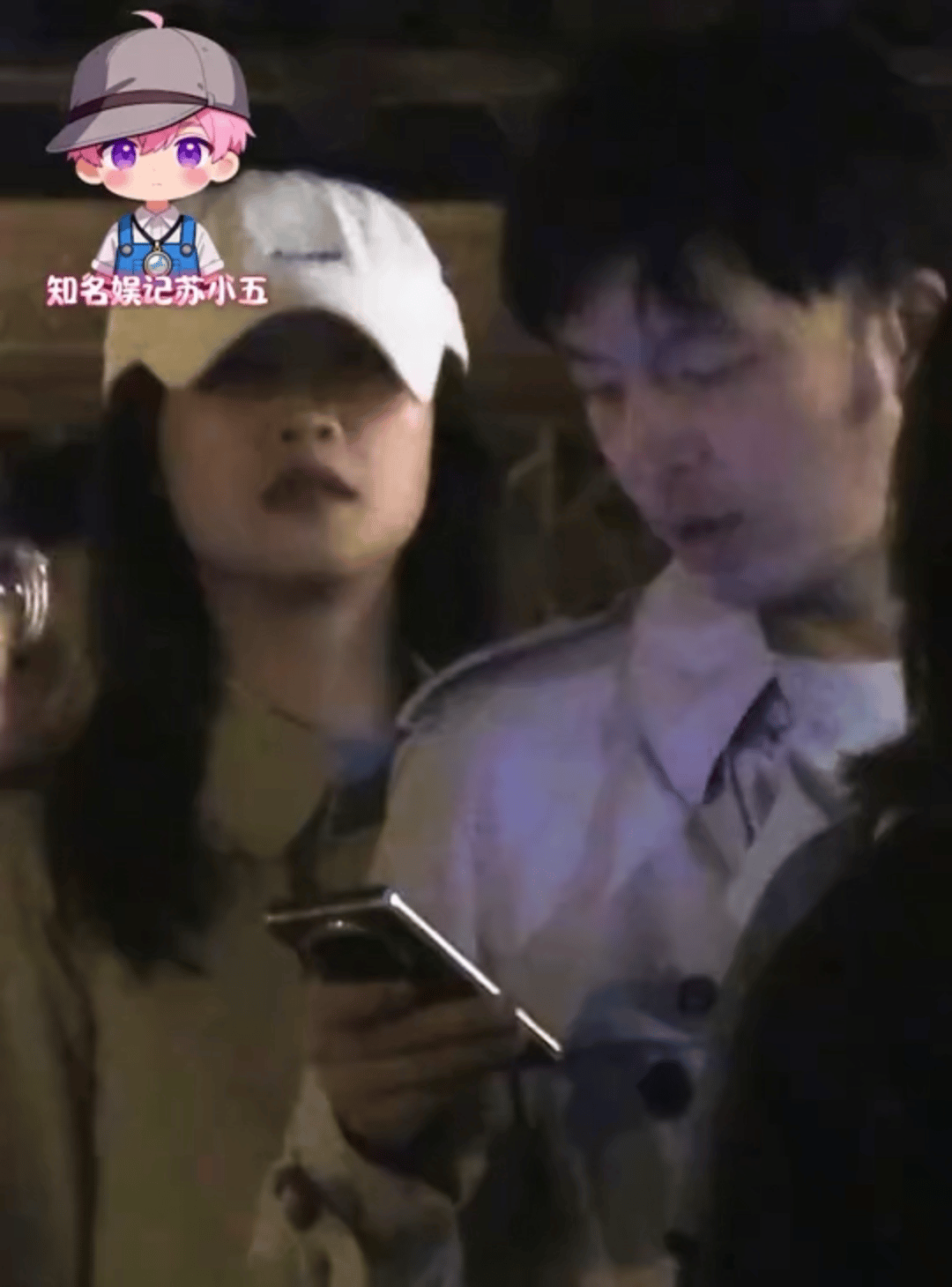 疑似蓝盈莹新恋情曝光，狗仔拍到蓝盈莹看完话剧后和男友人同吃一碗蛋糕。蓝盈莹新恋情