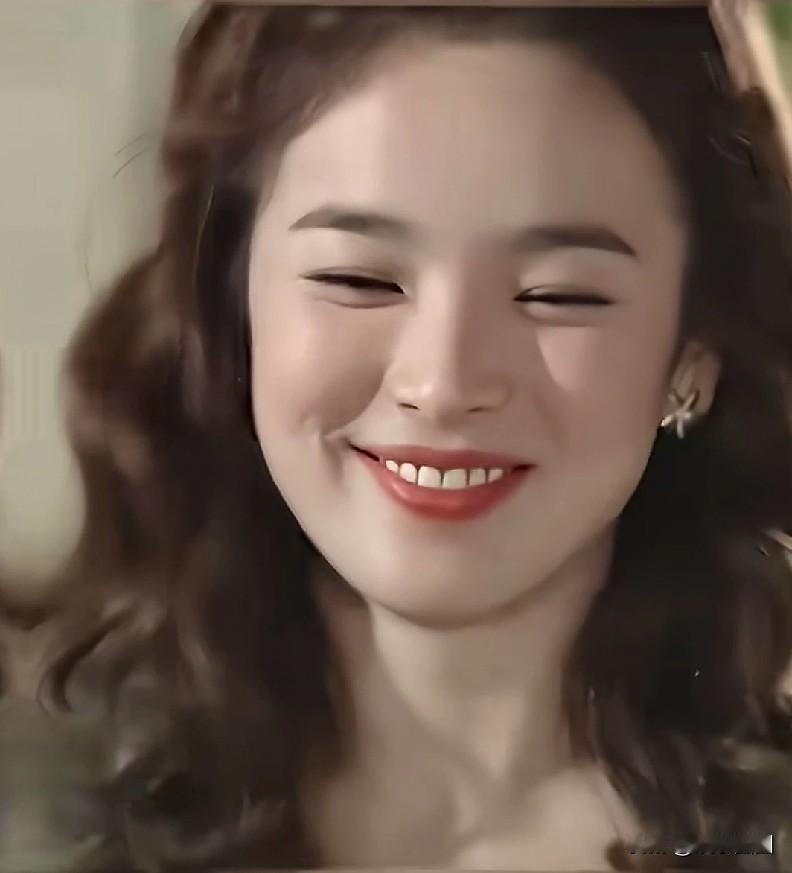 宋慧乔她到底经历了什么呢？那么美的她，现在看起来感觉嘴巴在笑，眼睛充满淡淡