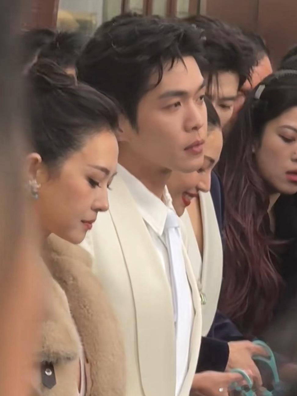 章子怡，网传为了角色增重20斤看着确实是比之前皮贴骨胖了一点，但是依旧日美丽呀！