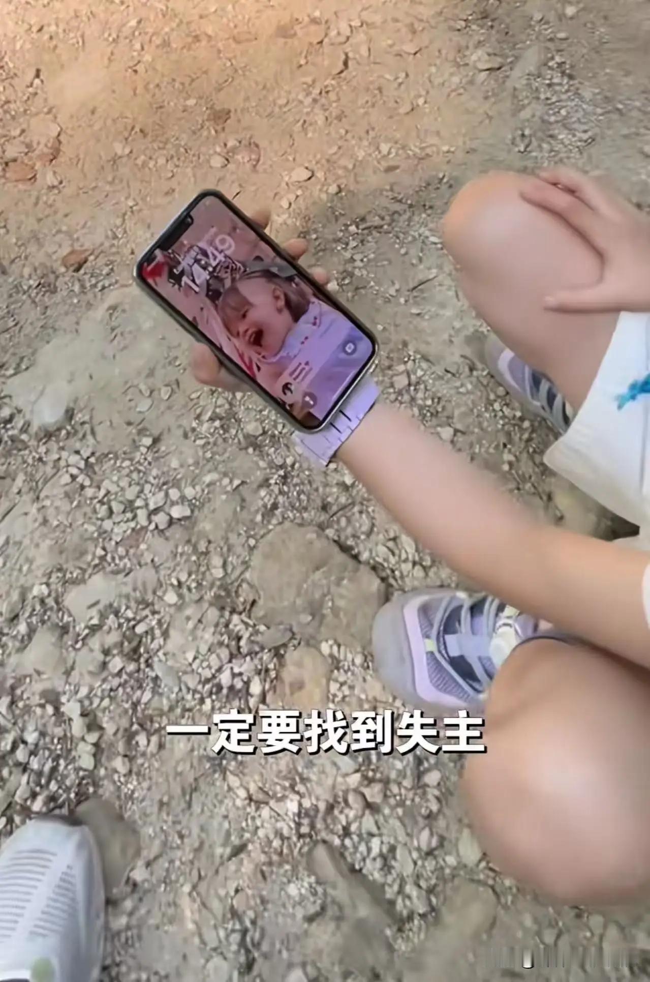 “这个小学生太给国人长脸了！”重庆小学生在国外旅游，捡到意大利游客掉的手机。而对