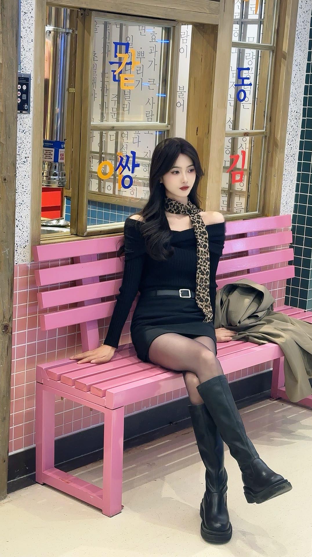 牛仔外套怎么搭才好看?为什么女人喜欢穿长靴