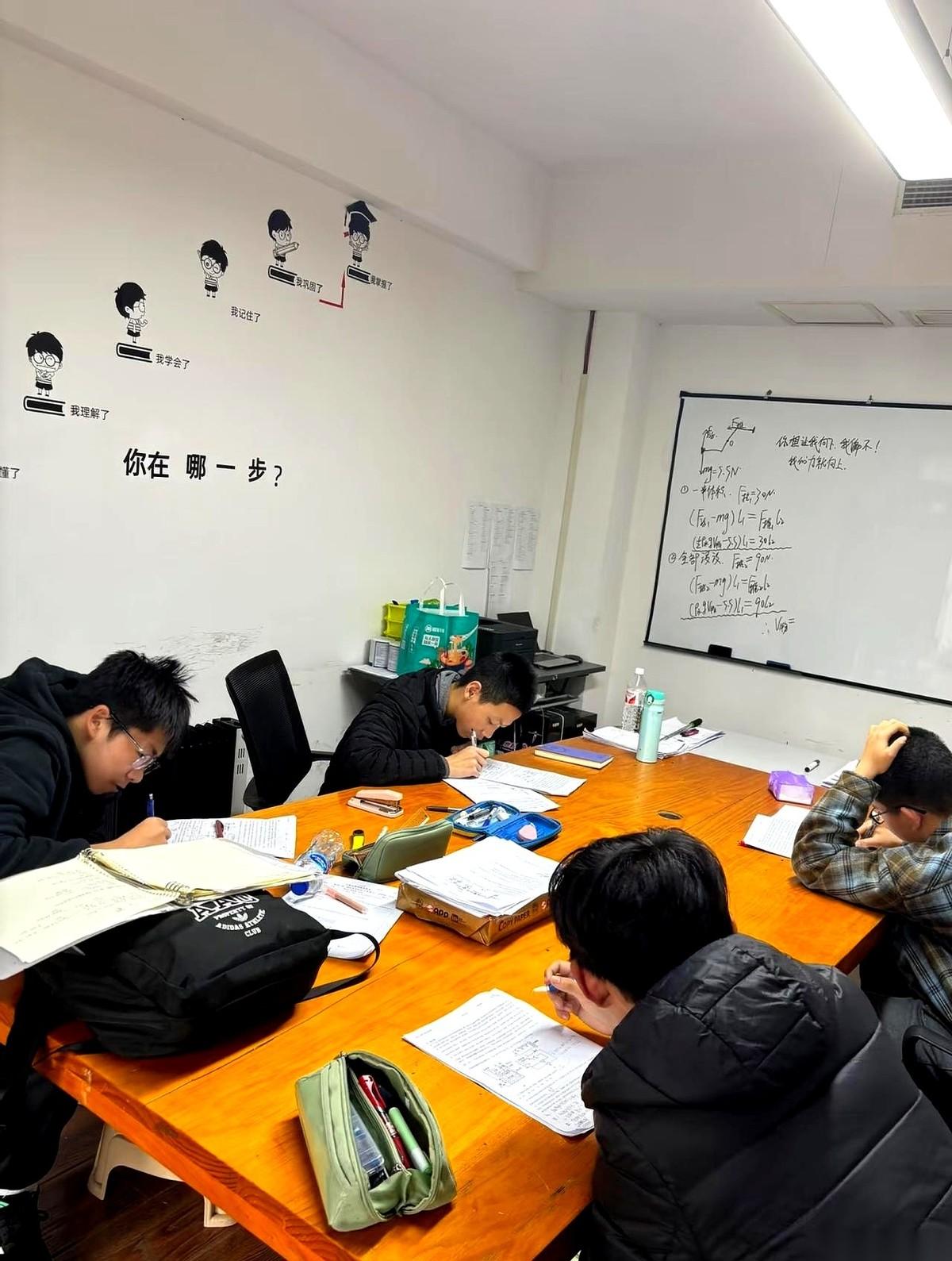 我今天才知道，什么叫“谈笑间，年入百万”。真的，别叫老师了，以后得叫老板。办