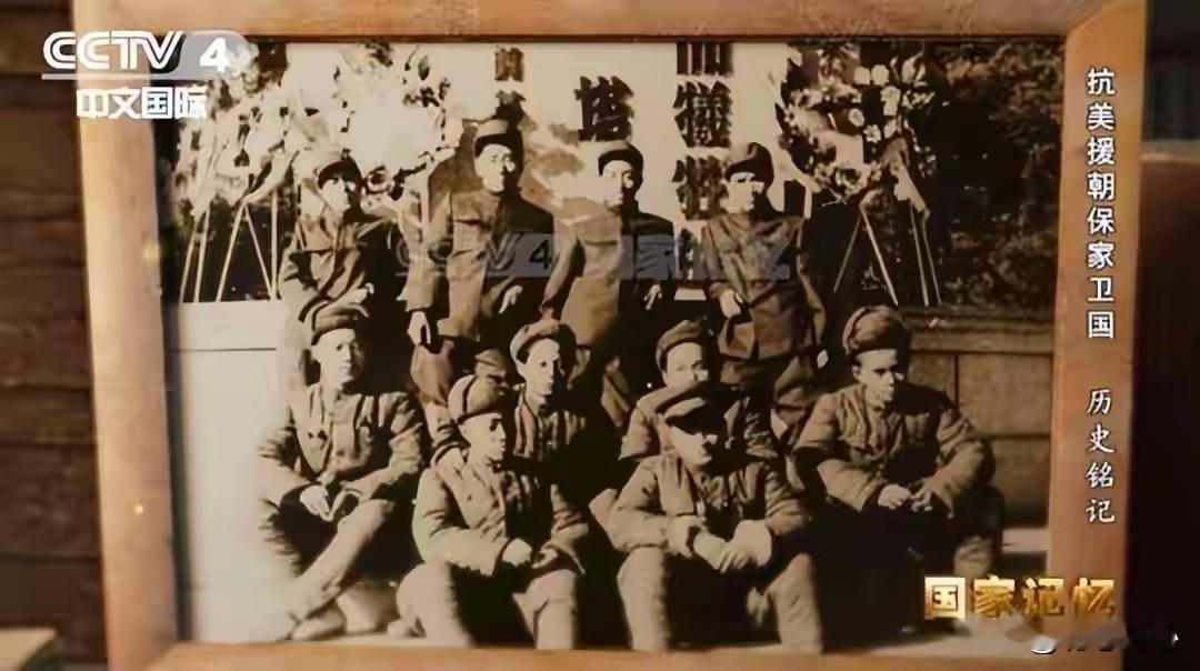 鸭绿江76周年纪念，年轻人驻足英烈墙，读懂毛岸英的选择2026年10月，志