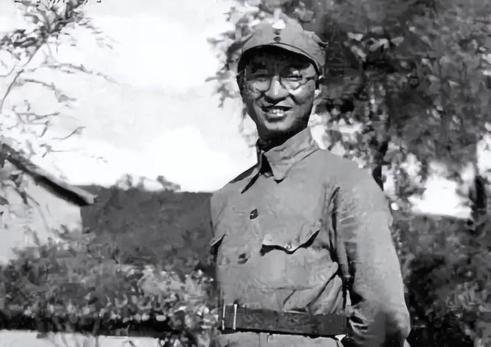 陈赓抗战日记点评（三十七）。深夜巡营，陈赓发现连队警戒松懈，立刻批评指挥员，强令