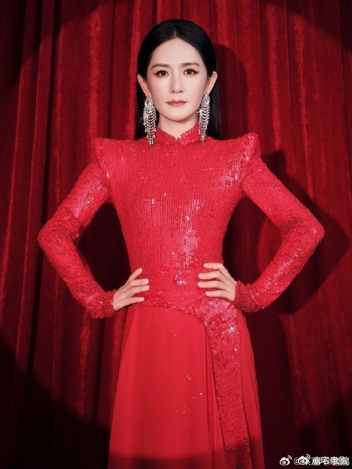 谢楠让谢娜回去主持看完《乘风2026》初直播，被谢楠和谢娜的互动笑到！谢楠随口