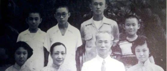 1930年9月,国民党元老谭延闿病逝于南京,这场看似普通的政治丧礼,却在无形中给