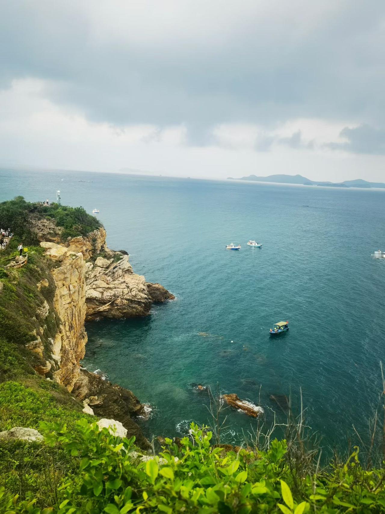 我发现了，五十岁之后人很容易焦虑:1、不知道自己能活多久？身边的人老人越来越少