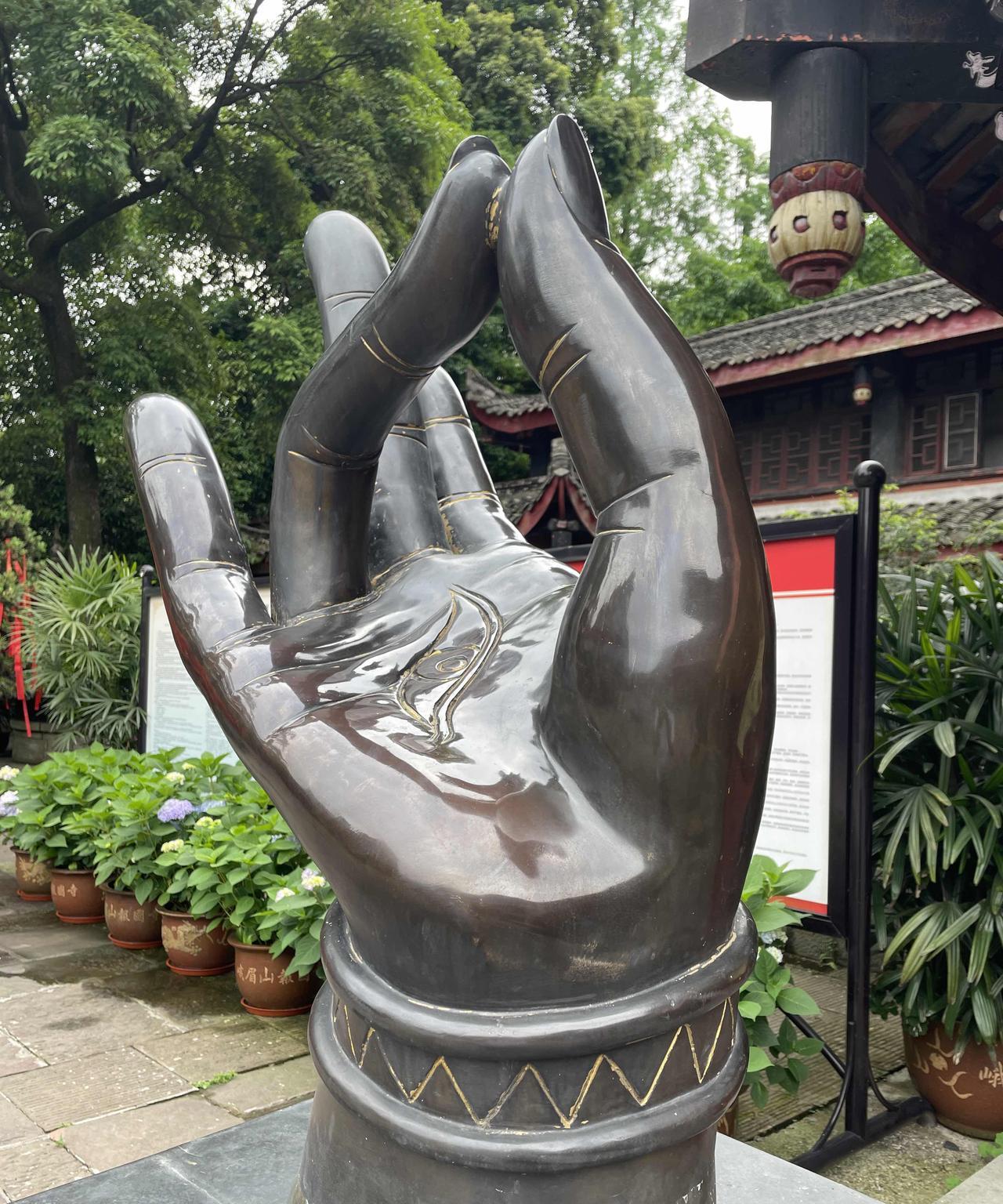 你不要把佛学和神学混为一团，将原本属于神的东西误认为佛，并套用科学概念！应该讲