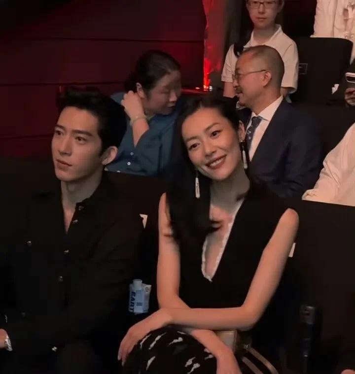谁能料到，追个剧还追出“审判大会”？《早春晴朗》播完，部分剧粉直接给井柏然整理出