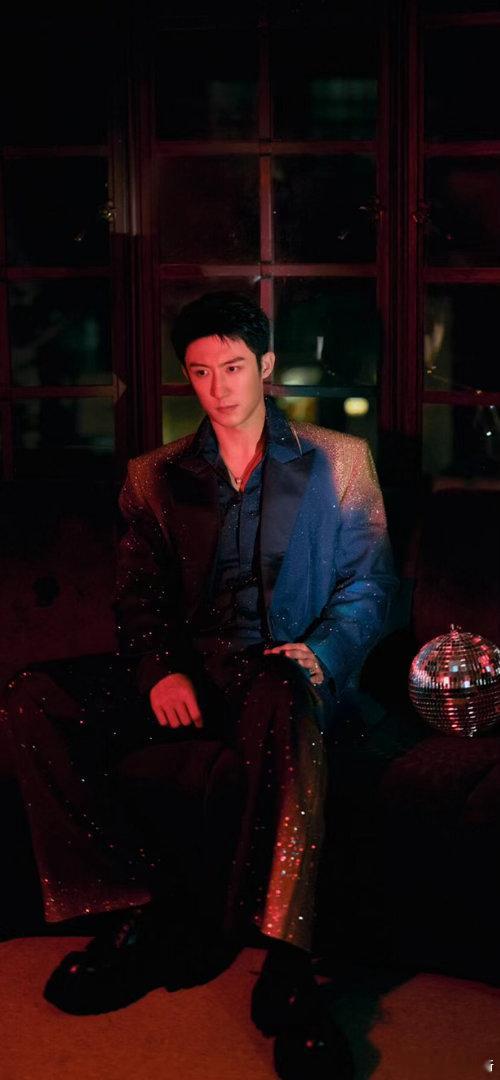 黄景瑜唱歌粉又活了终于又能听黄景瑜现场唱歌了黄景瑜唱歌粉今天过年了。官宣一出，