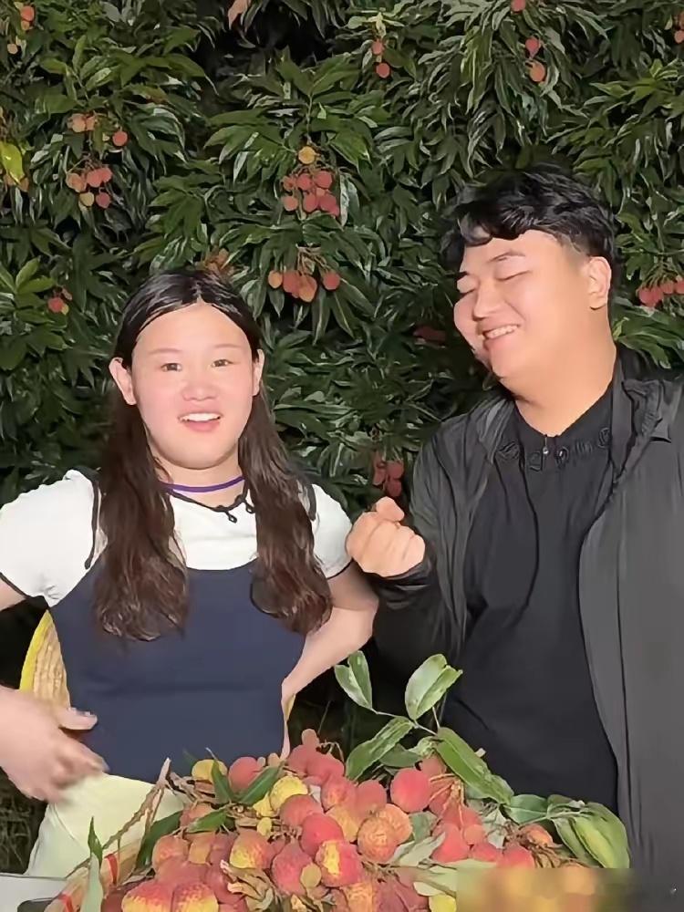 不查不知道，一查吓一跳。全进华和张家齐这四场助农直播的战绩，我算下来真的挺吃惊的