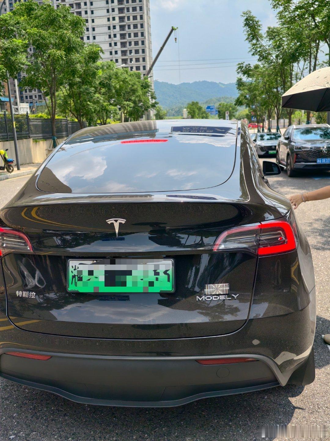 打车打到一台特斯拉modely还是一口价的车[捂脸哭]我对象说这车真晒啊车内都要做