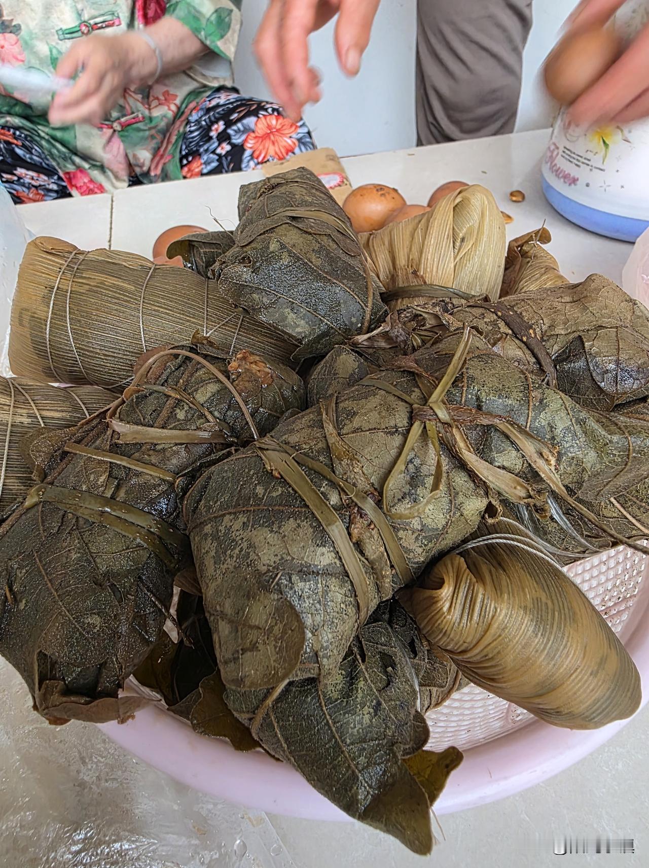 端午过去了，粽子没吃完，冰箱里满满的，这可怎么办……这个端午节，这么大的粽子