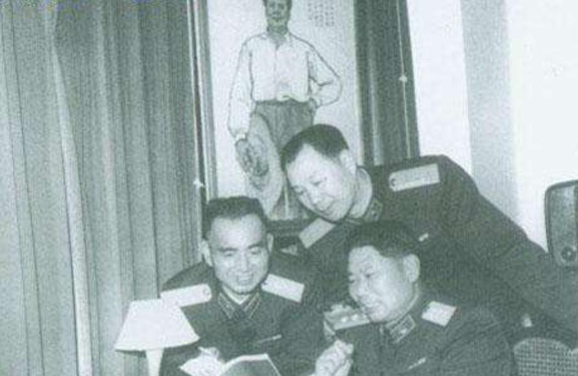 1953年李承晚强行扣留志愿军，毛主席赞同出兵，周恩来：让杨勇去“6月25日晚
