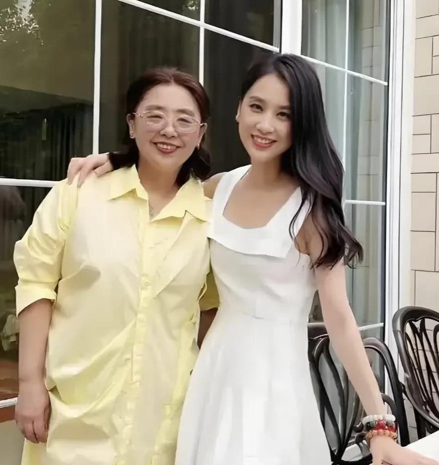 黄圣依妈妈已经很好了，非常的好了，因为她理智清醒，爱的很深，怕孩子受到社会的嫌弃