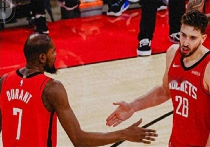 一位跟队的媒体朋友私下摇头：“打步行者让杜兰特‘轮休’，教练组的心思，比伤病报告