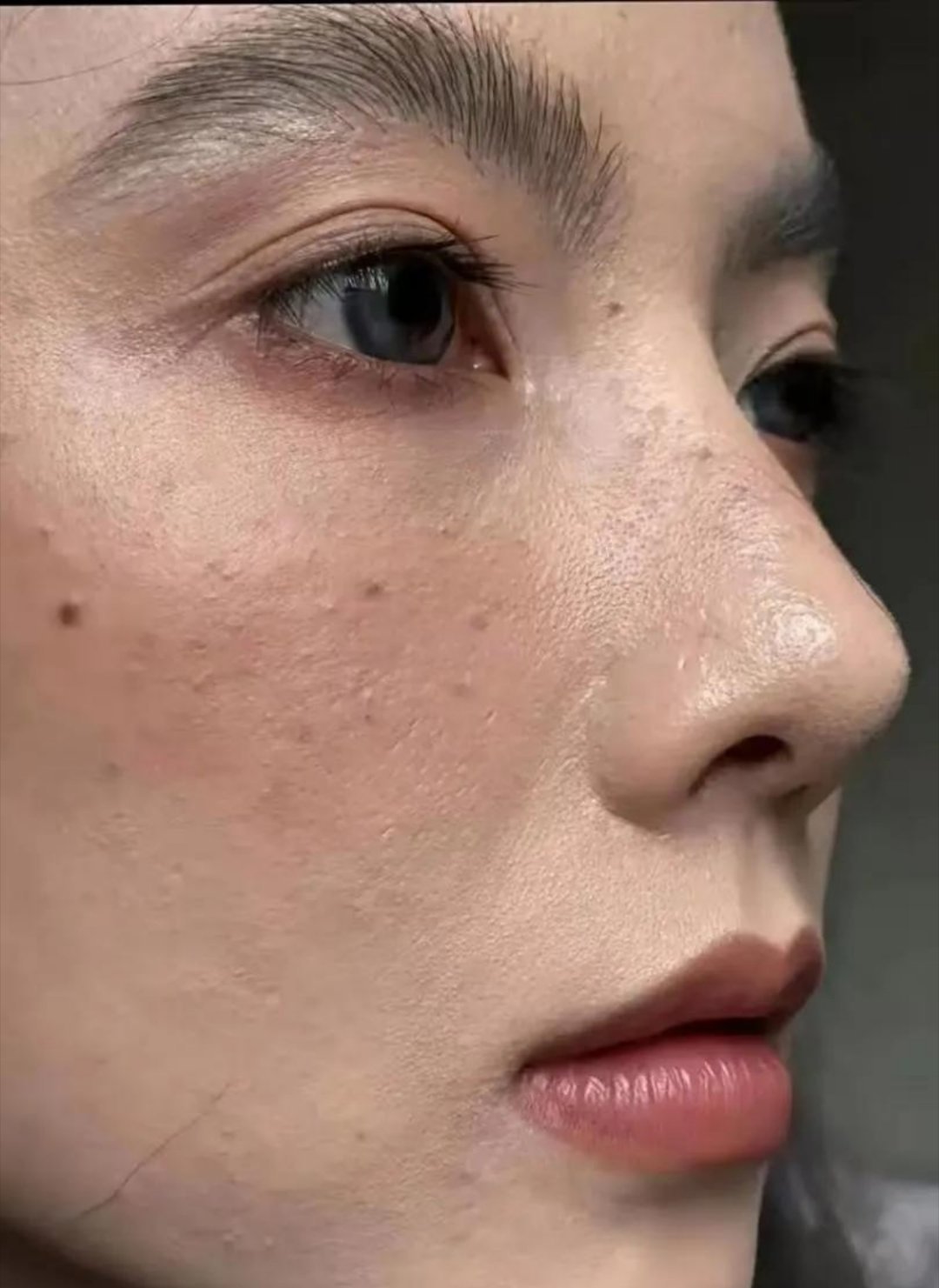 大家来评评：45岁的张柏芝这肤色，状态怎么样？