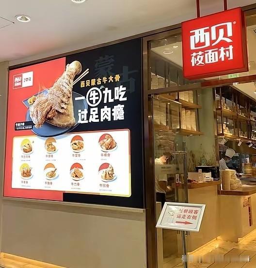 大家有没有发现一个奇怪的点！贾老板他闭麦两个月没动静，突然在朋友圈转发文