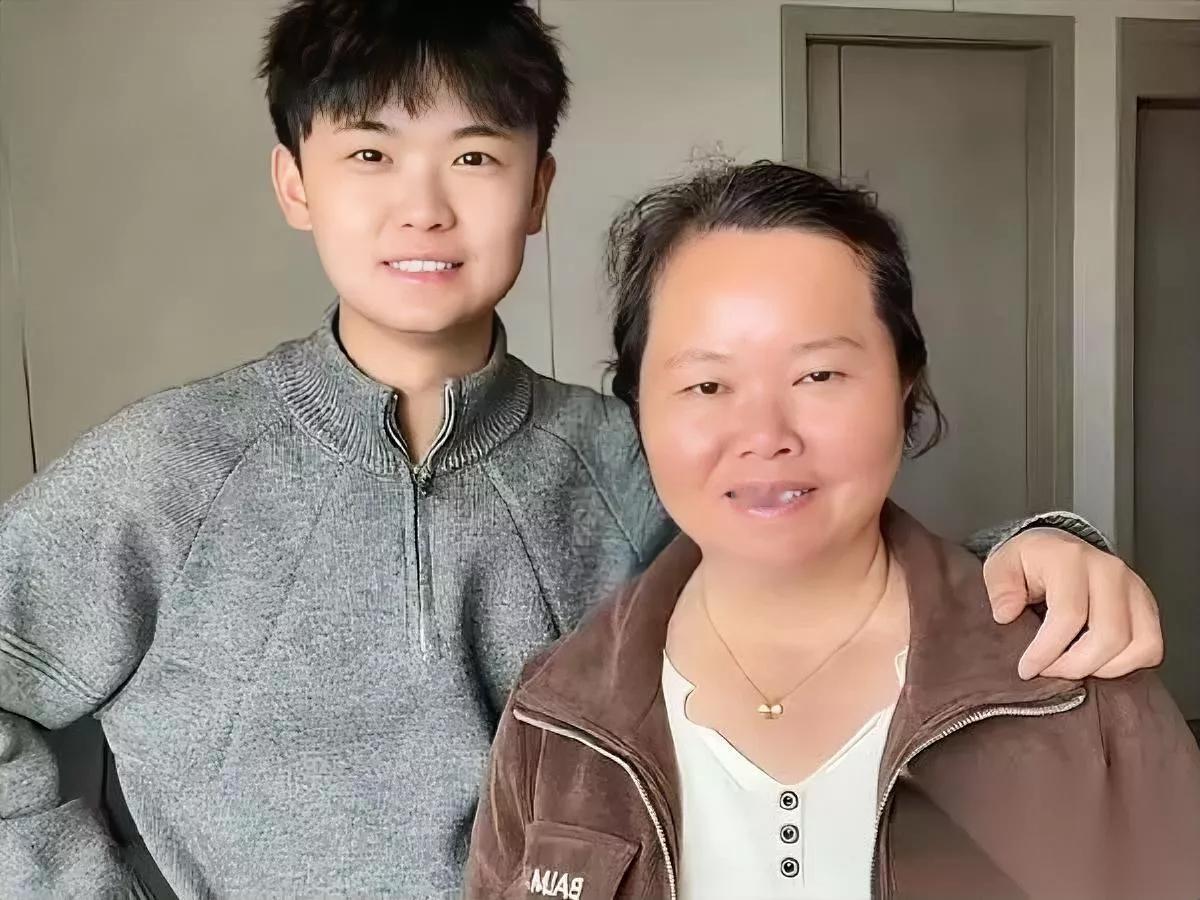 找完亲退车房辞工作这么做真的是白眼狼吗？很多人骂江西小伙彭聪聪忘恩负