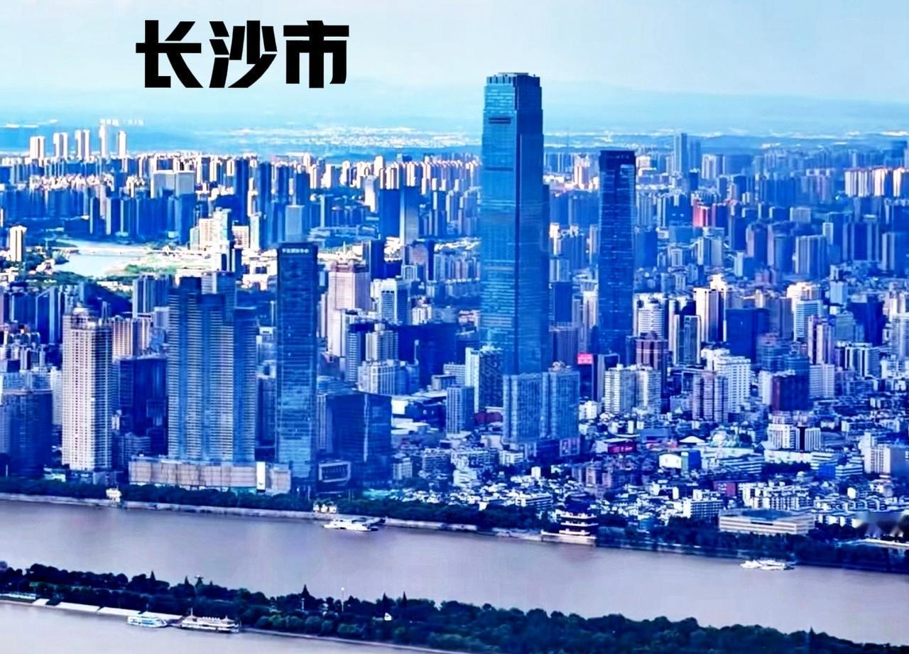长沙市与深圳市，说实话，长沙和深圳的区别，深圳的城建亮点规模较大，而长沙的城市亮