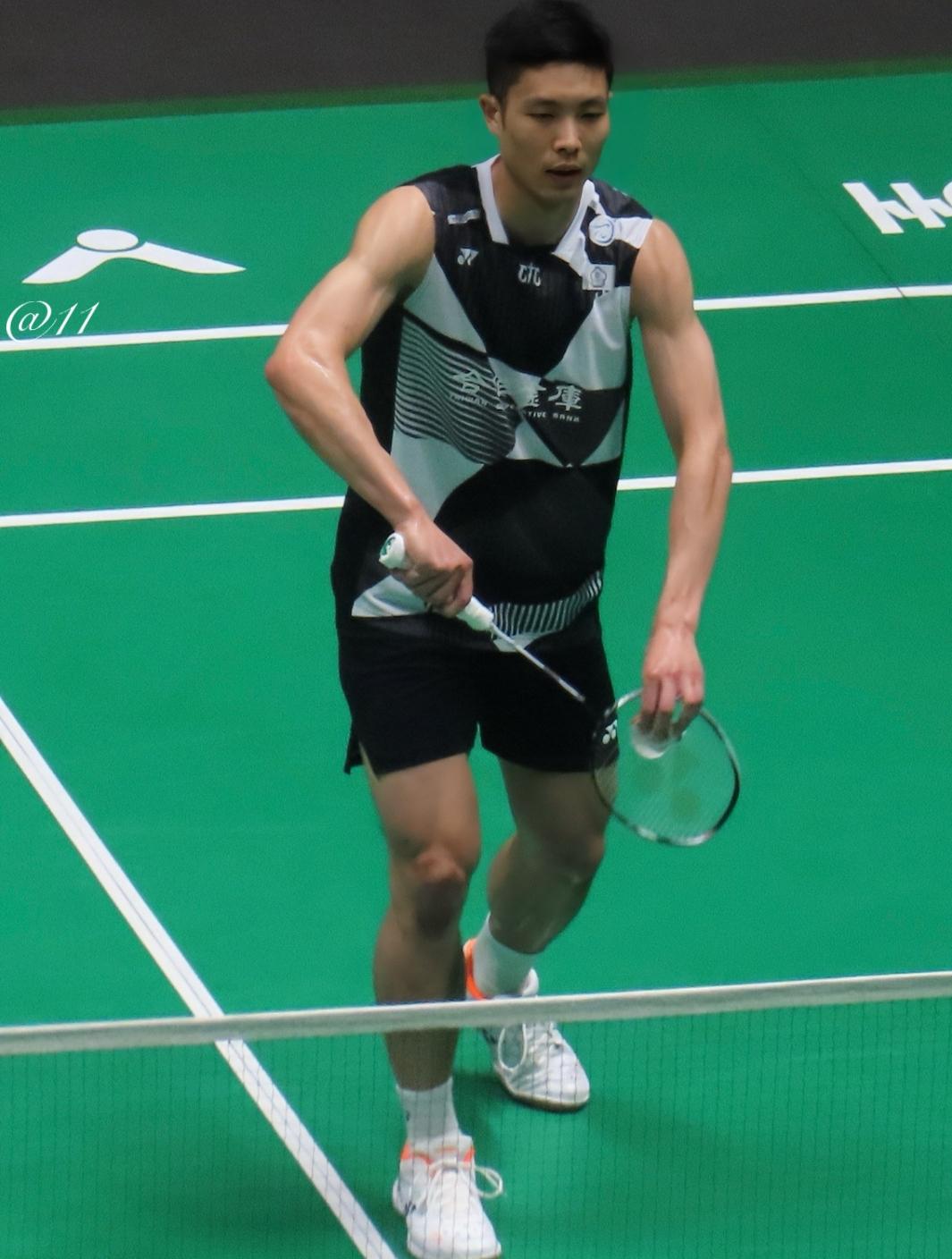 平心而论，周天成去年在1000级别赛事对阵顶尖选手时，尚能鏖战三局、拼下两城。如