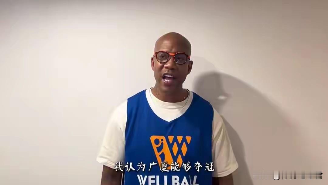 卢伟与上海男篮措手不及！随着CBA季后赛的到来，不少媒体人对未来的冠军归属给出