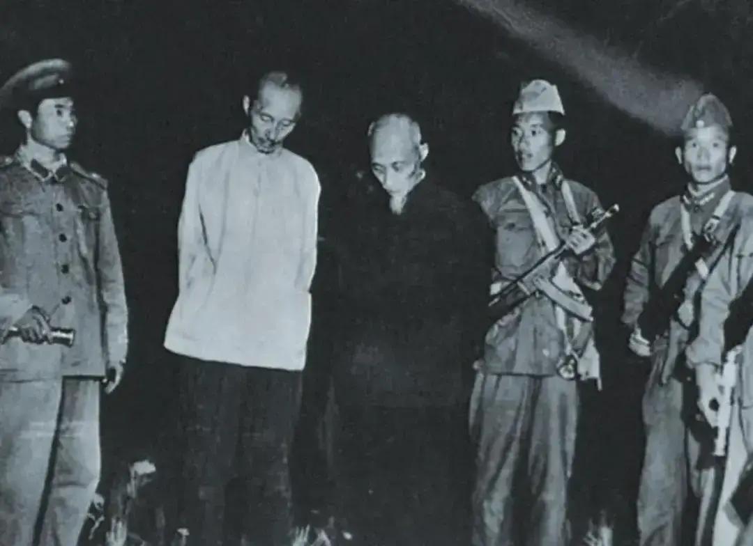 1936年，黄陵籍劣绅杨向荣在佳县芦家寨活埋6名红军伤员，早年还设计诱杀14名红
