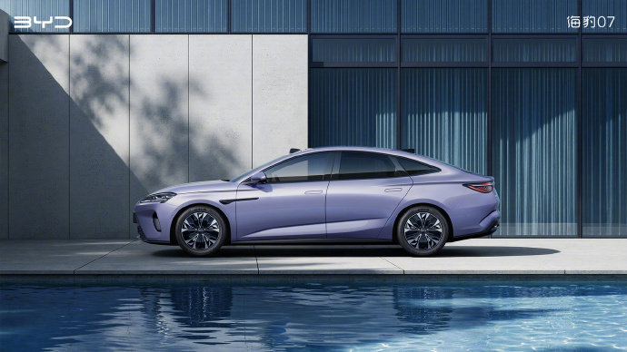 【比亚迪海豹07EV内饰官图公布：搭载“海晖新奢座舱”】新车搭载全新“海晖