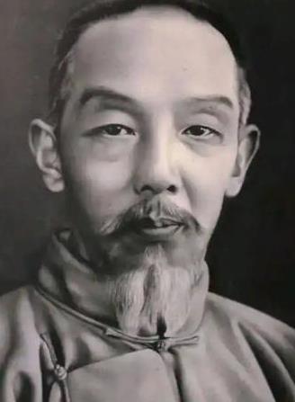 1929年，国民政府下令取缔中医，孔伯华便率团前往南京请愿，势必要让国民政府收回