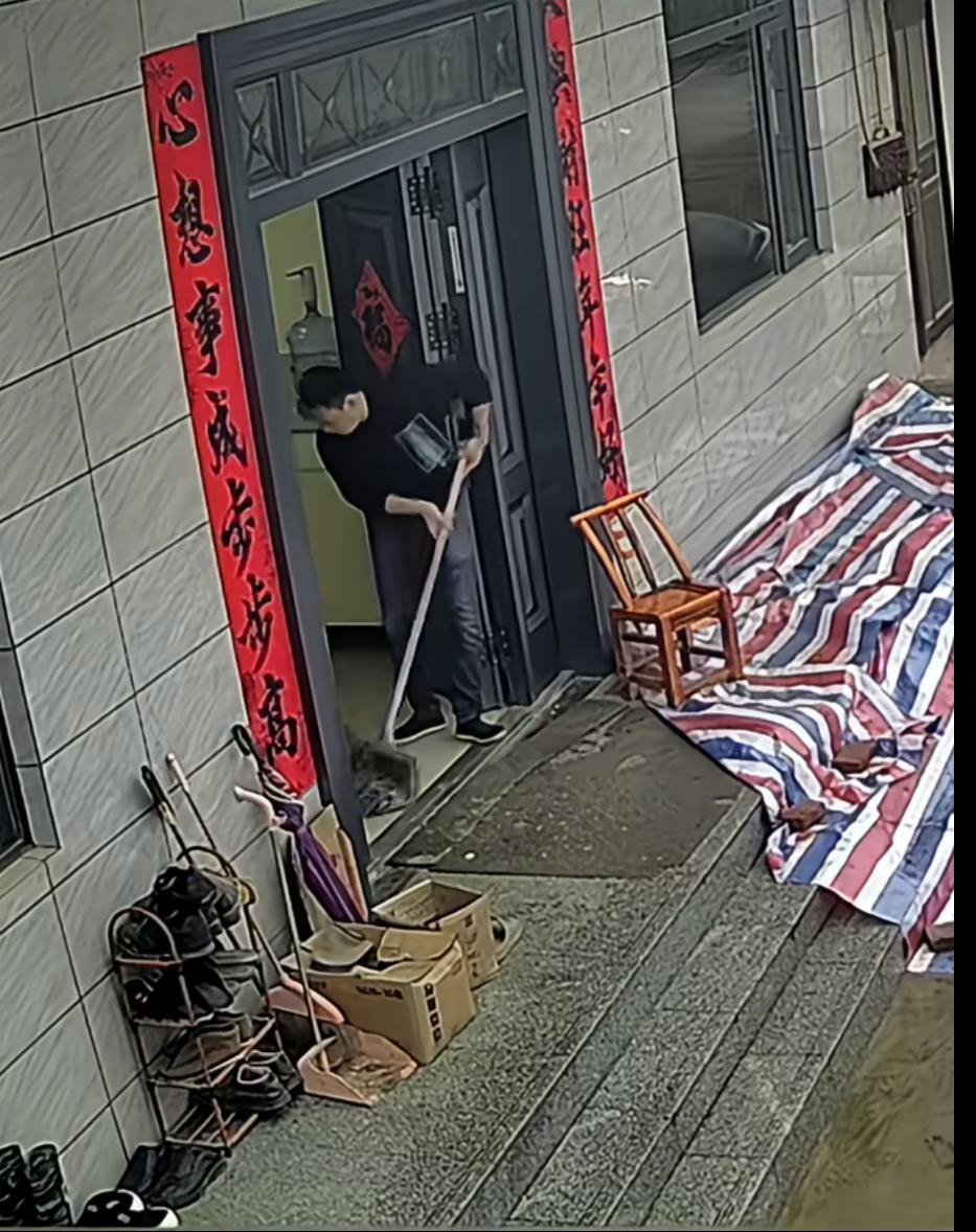 小姨子晒出自己的姐夫，自从和自己的姐姐结了婚之后，帮自己家张罗着盖了新房，还帮小