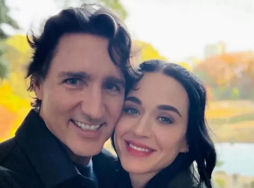 水果姐直接官宣了！Ig上晒出和特鲁多在日本的约会自拍也太甜了吧，两人对着镜头笑得