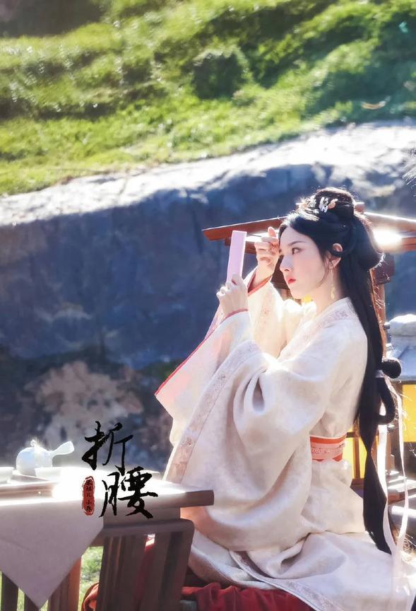 宋祖儿复出后，终于动了自从税务问题解决，宋祖儿无忧渡顺利播出，还拿到了很好的成
