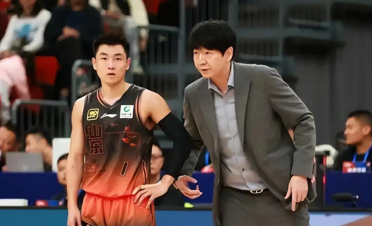 还是邱彪有本事，直接弃用队长高诗岩。球队大胜山西男篮，同时也结束了自己三连败。真