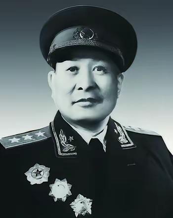 1949年，74军军长邱维达被俘，负责审核战犯名单的钟期光看到他的名字后，笑道：