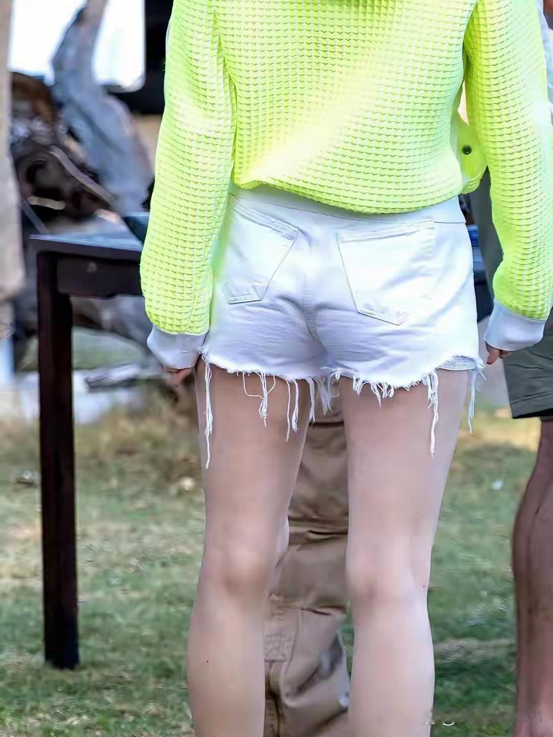 天呐！古力娜扎竟这么早就长腿纹了！