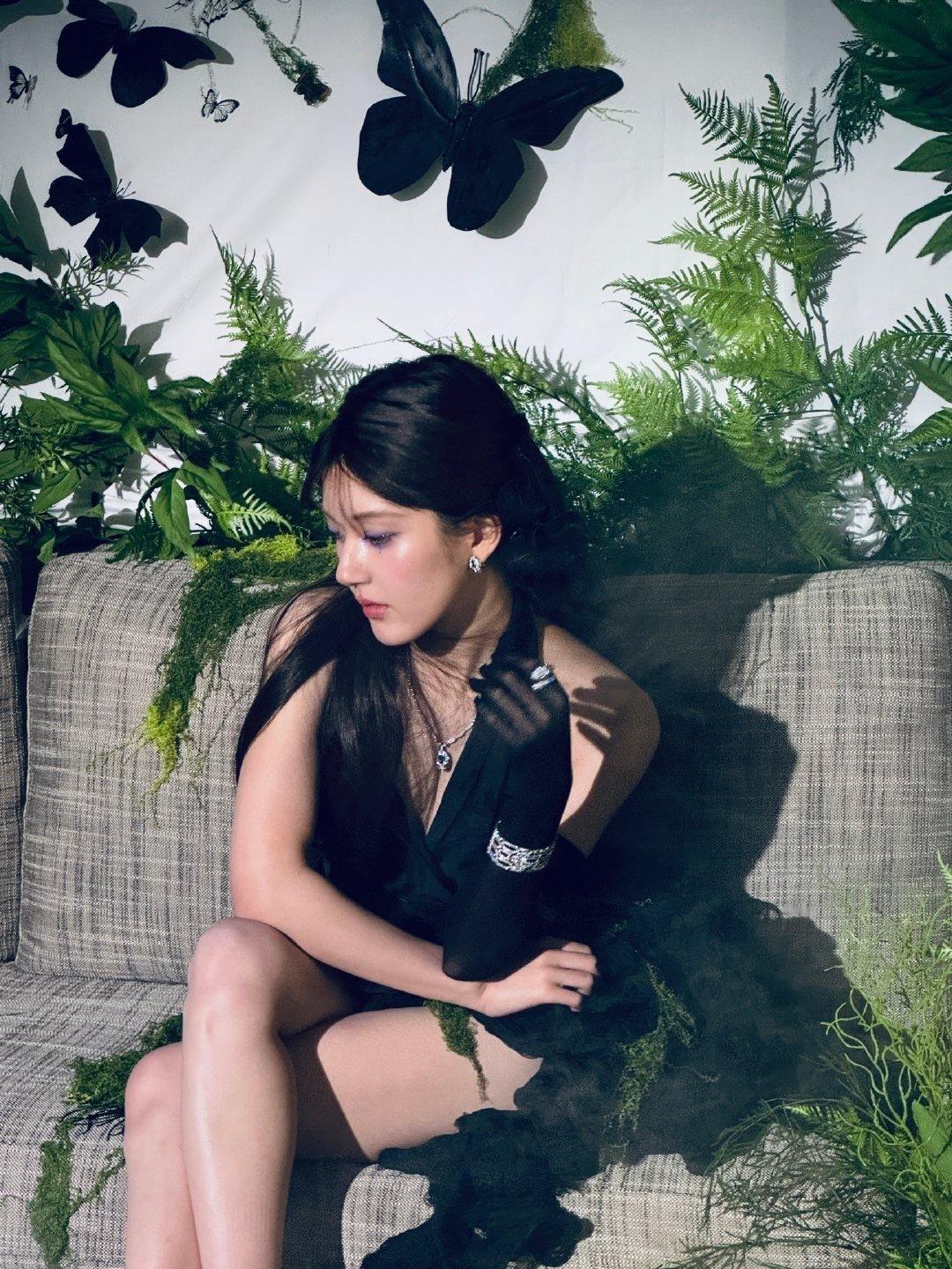 赵露思：好美的“黑天鹅”。赵露思