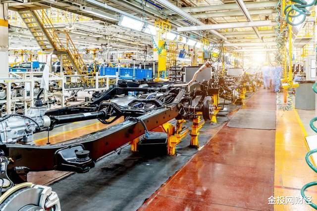 顶尖高校毕业生扎堆进厂, 风向真变了