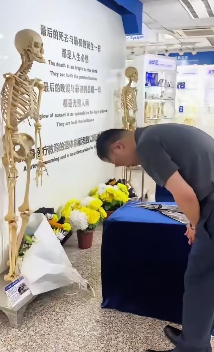 这才是真正的大爱无疆！张金哲院士将自己的骨架留给学生用于教学，用一生践行医者仁