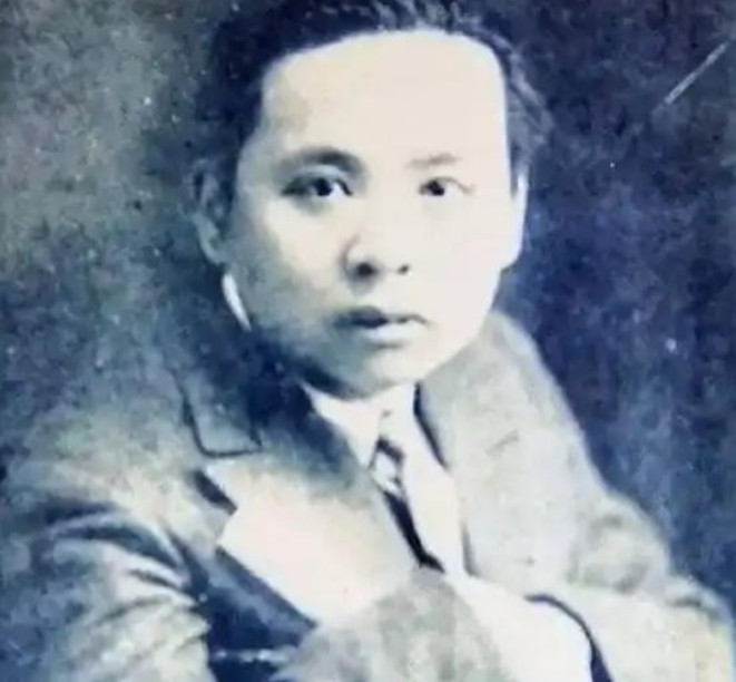 1913年，著名作家张恨水迎娶16岁徐文淑，洞房夜，他掀开红盖头，吓得大惊失色，