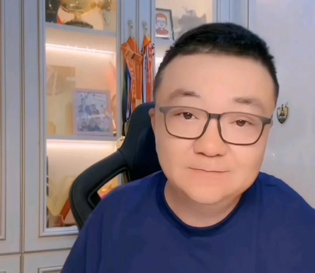解说员董路爆料，足球青训界其实有一个很大的误区。他在直播时表示，这个误区很多人