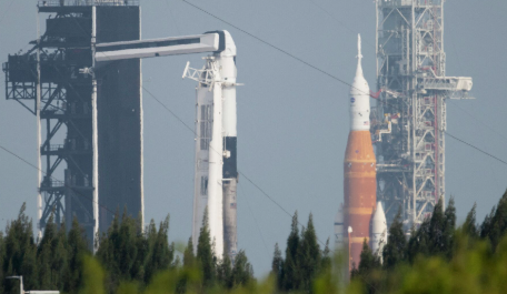 SpaceX研发月球着陆器进度滞后，NASA拟重新开放竞标，可是这个锅Space